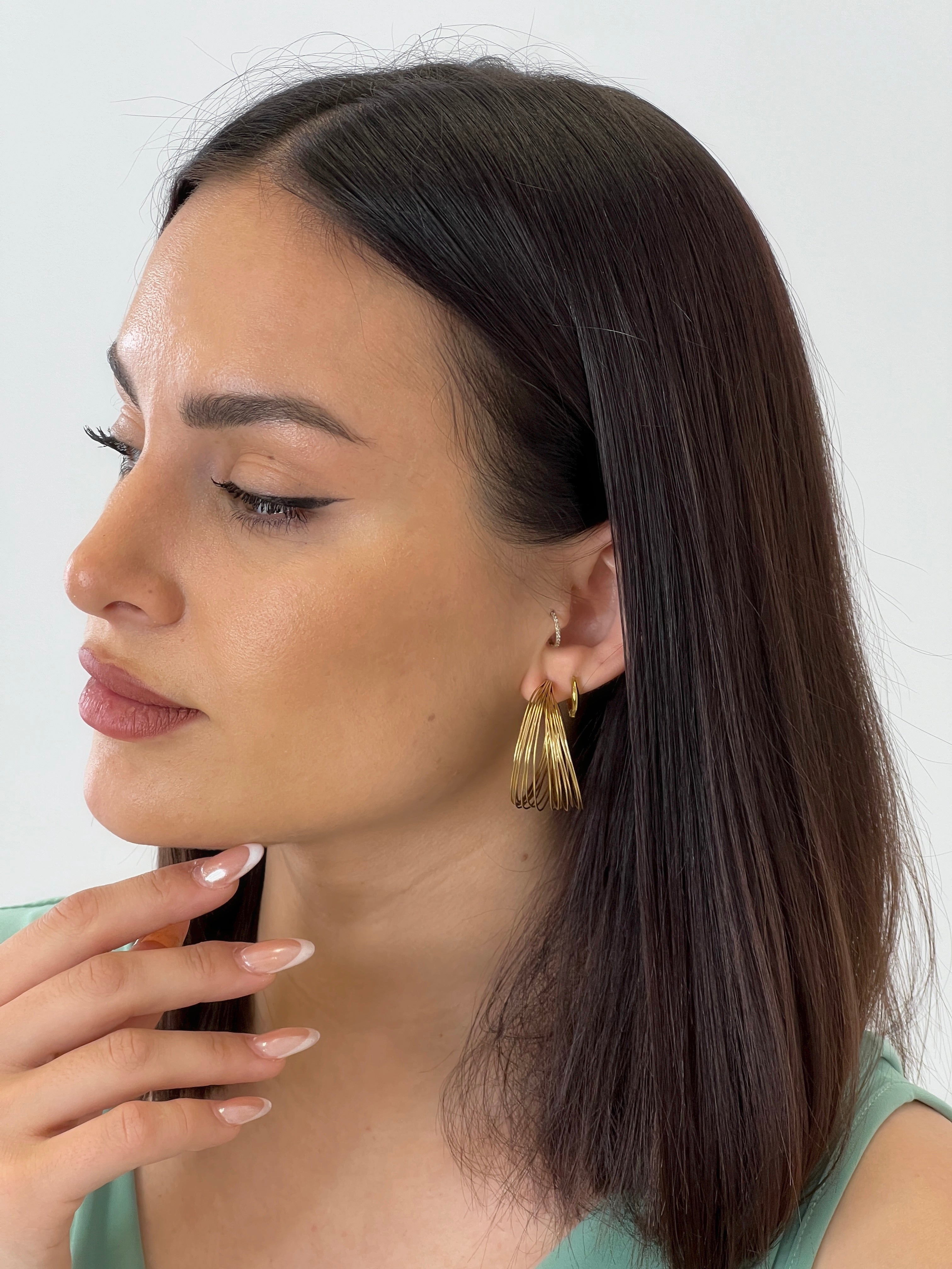 Round thread hoop earrings