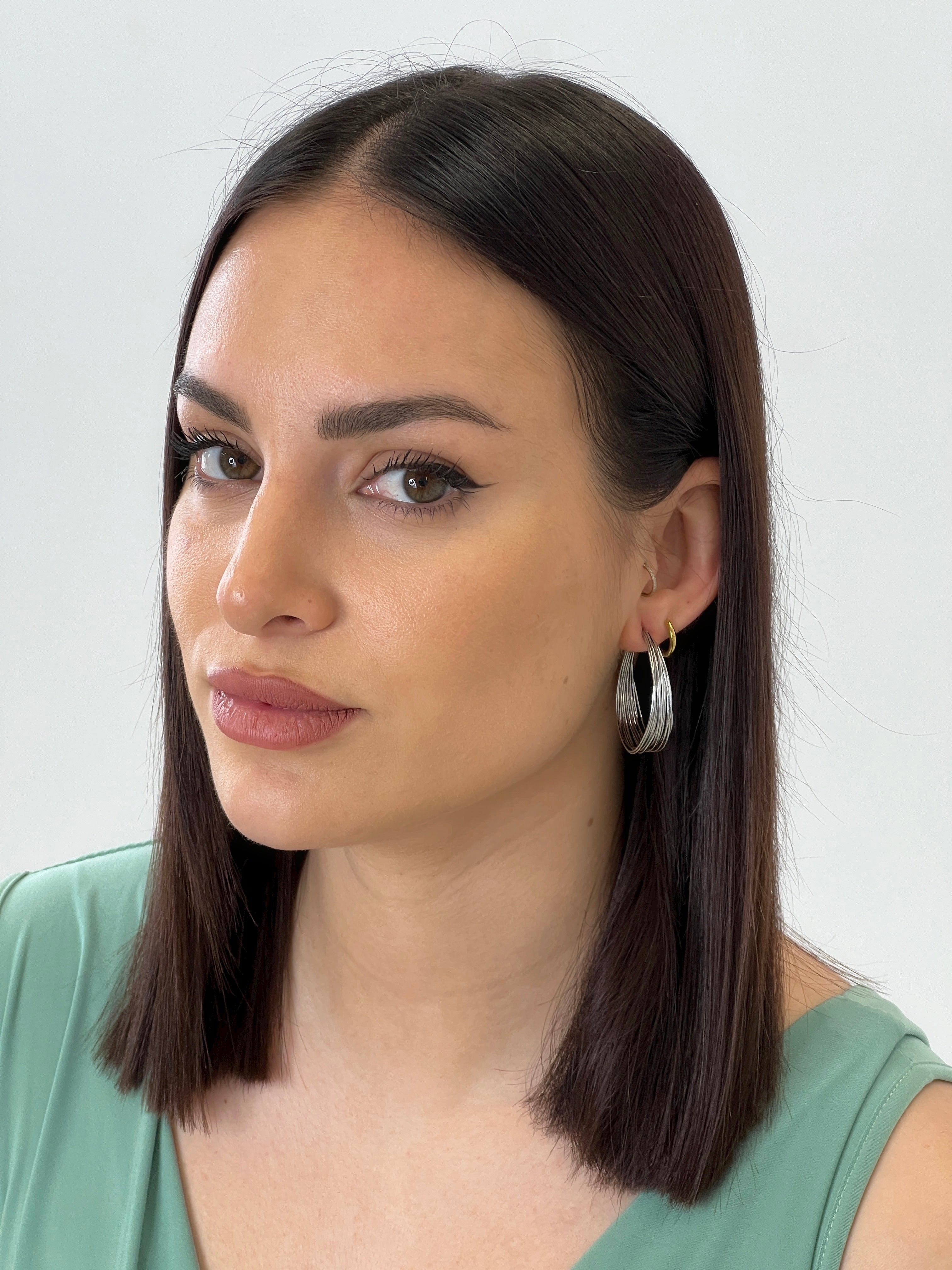 Round thread hoop earrings