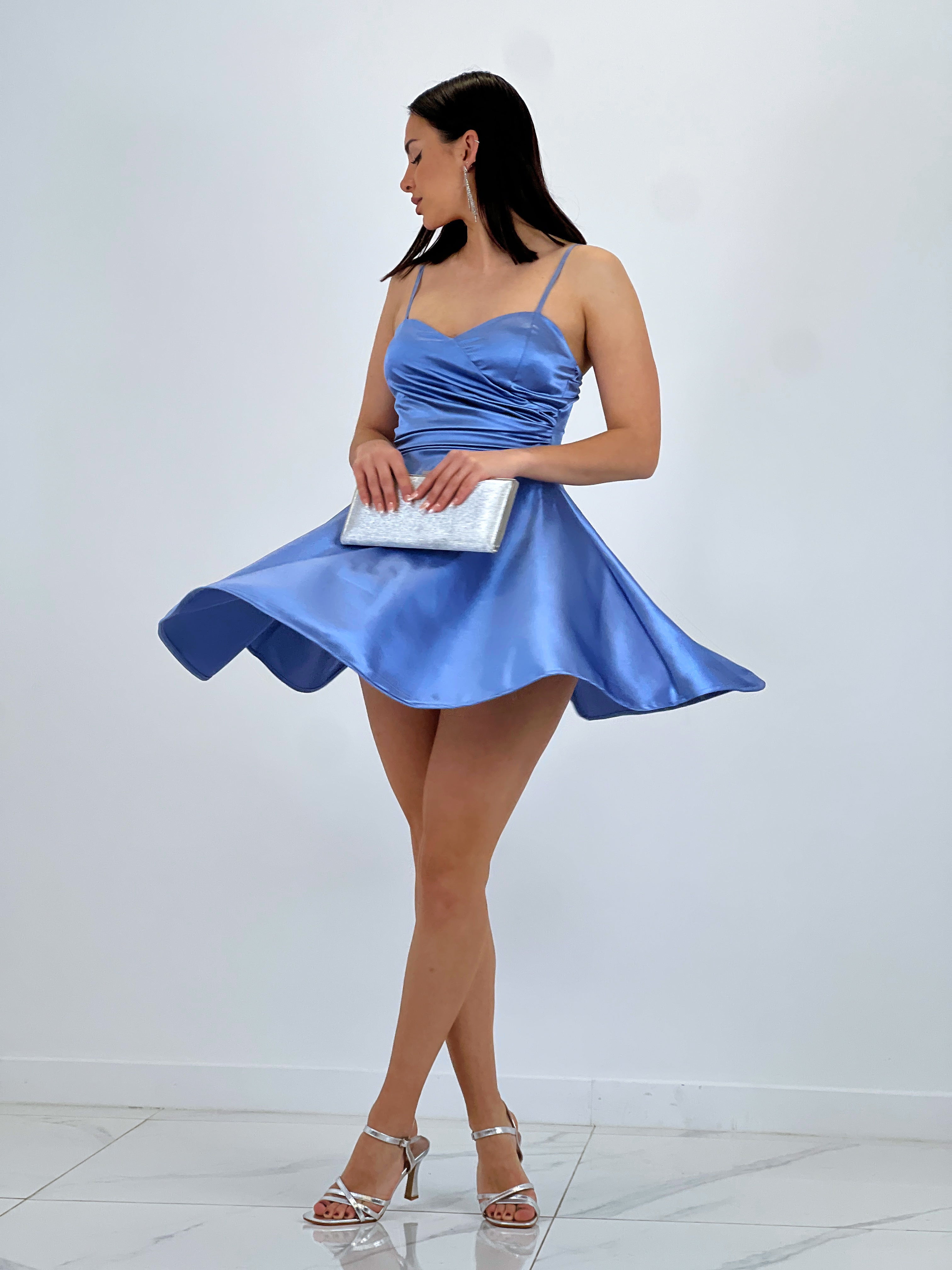 Vestido satinado con vuelo Belisa