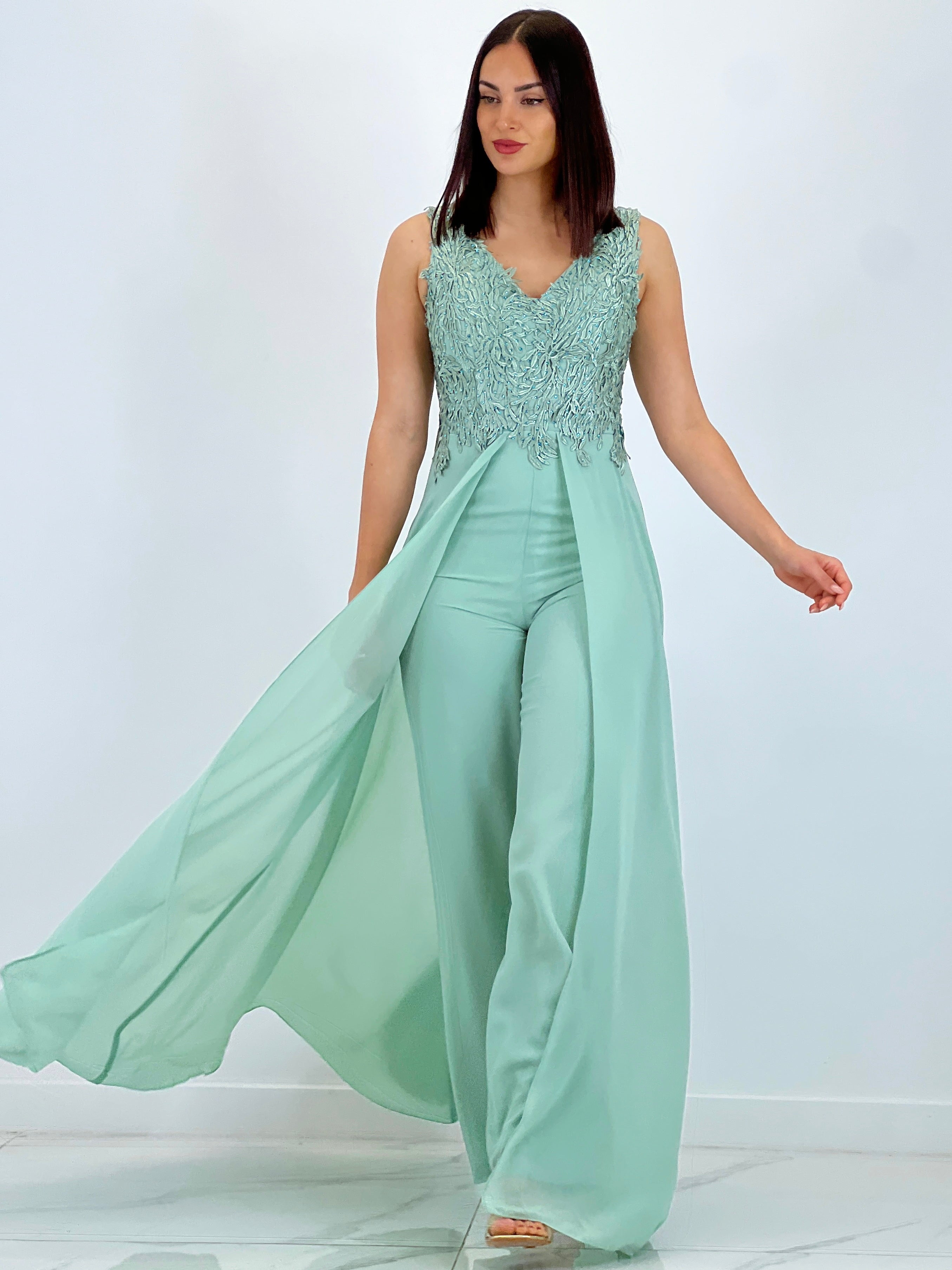 Mono con capa pedrería Inés