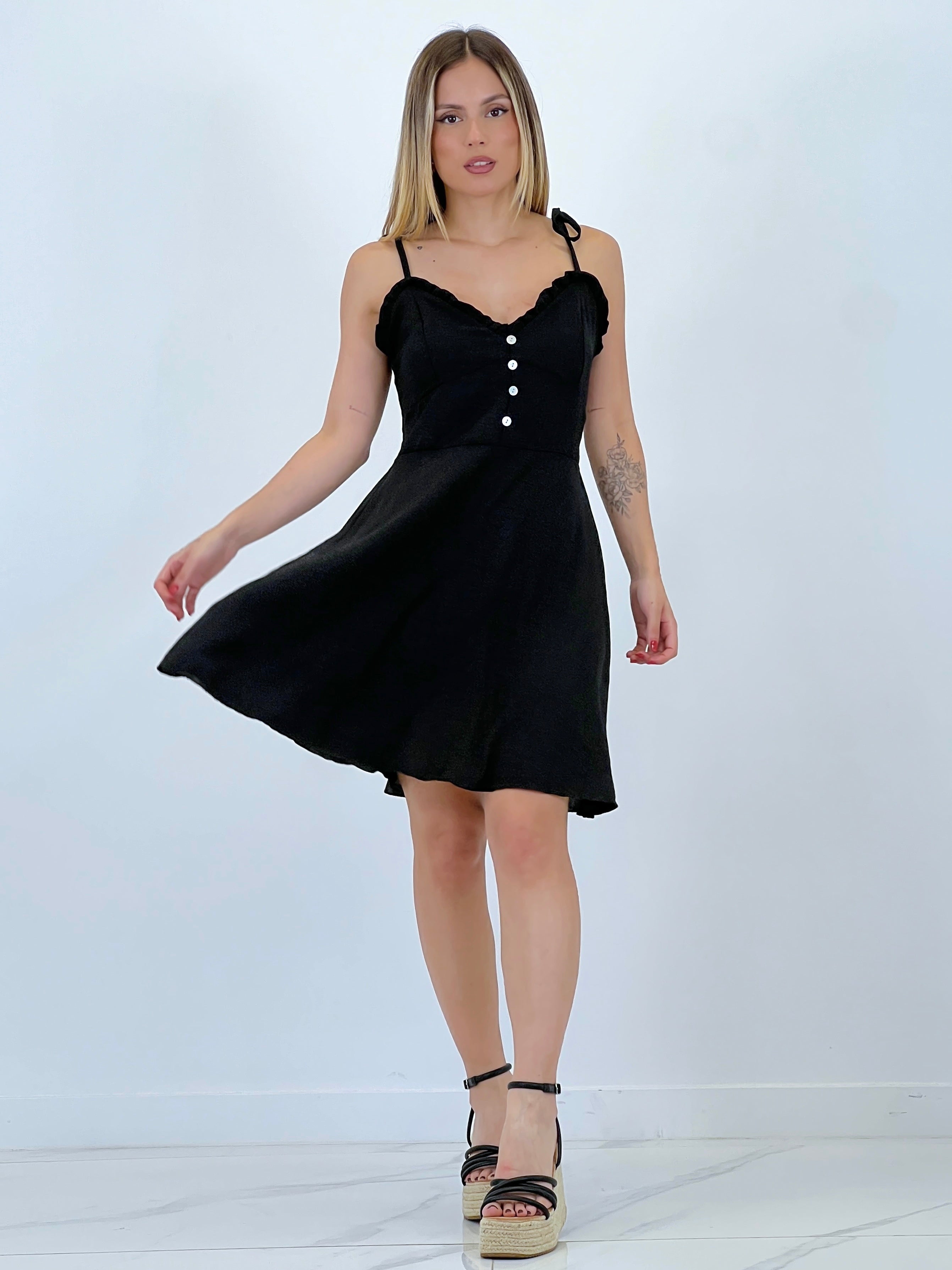 Short dress with adjustable straps
