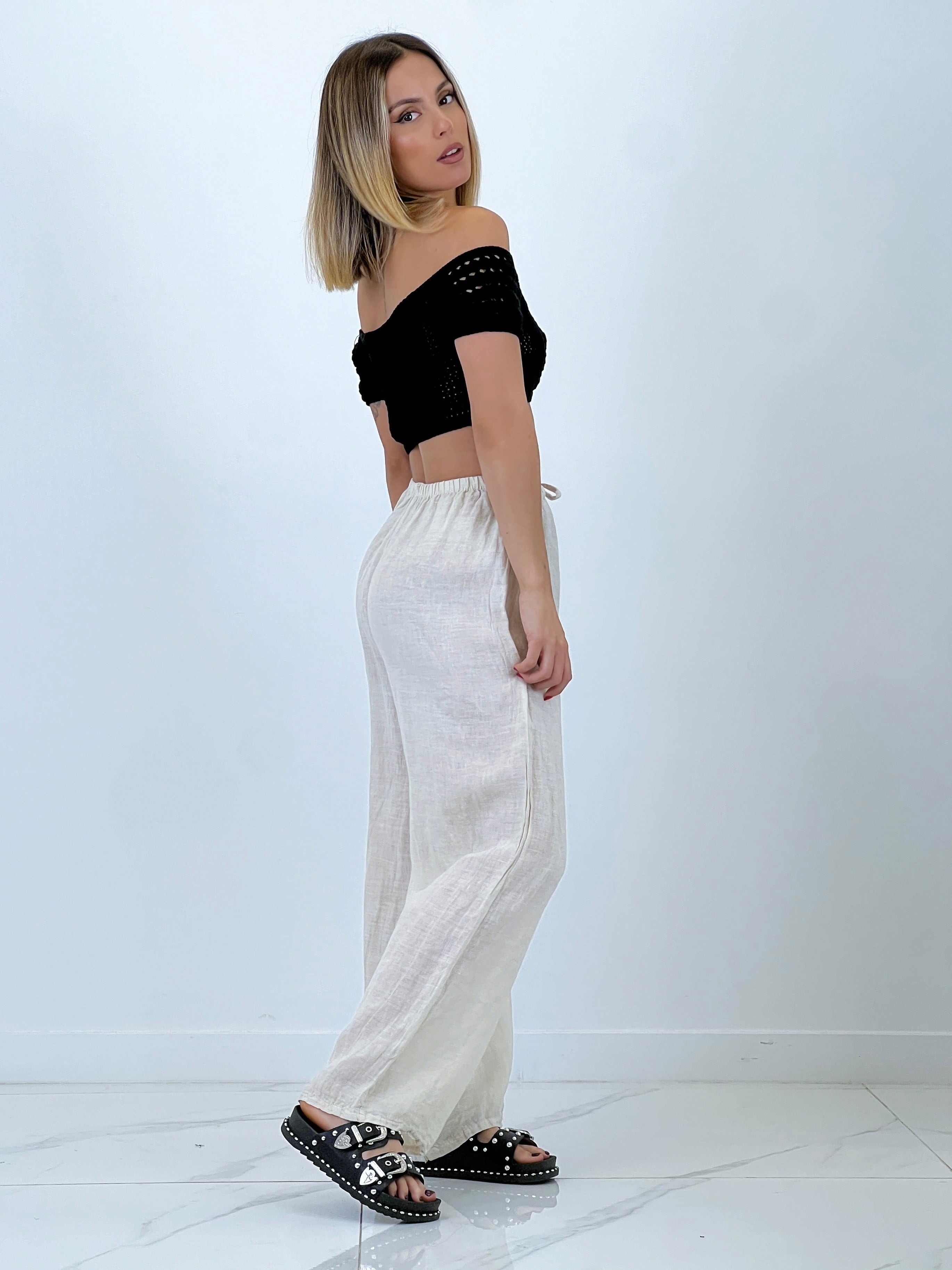 Sandalia hebilla tachuelas