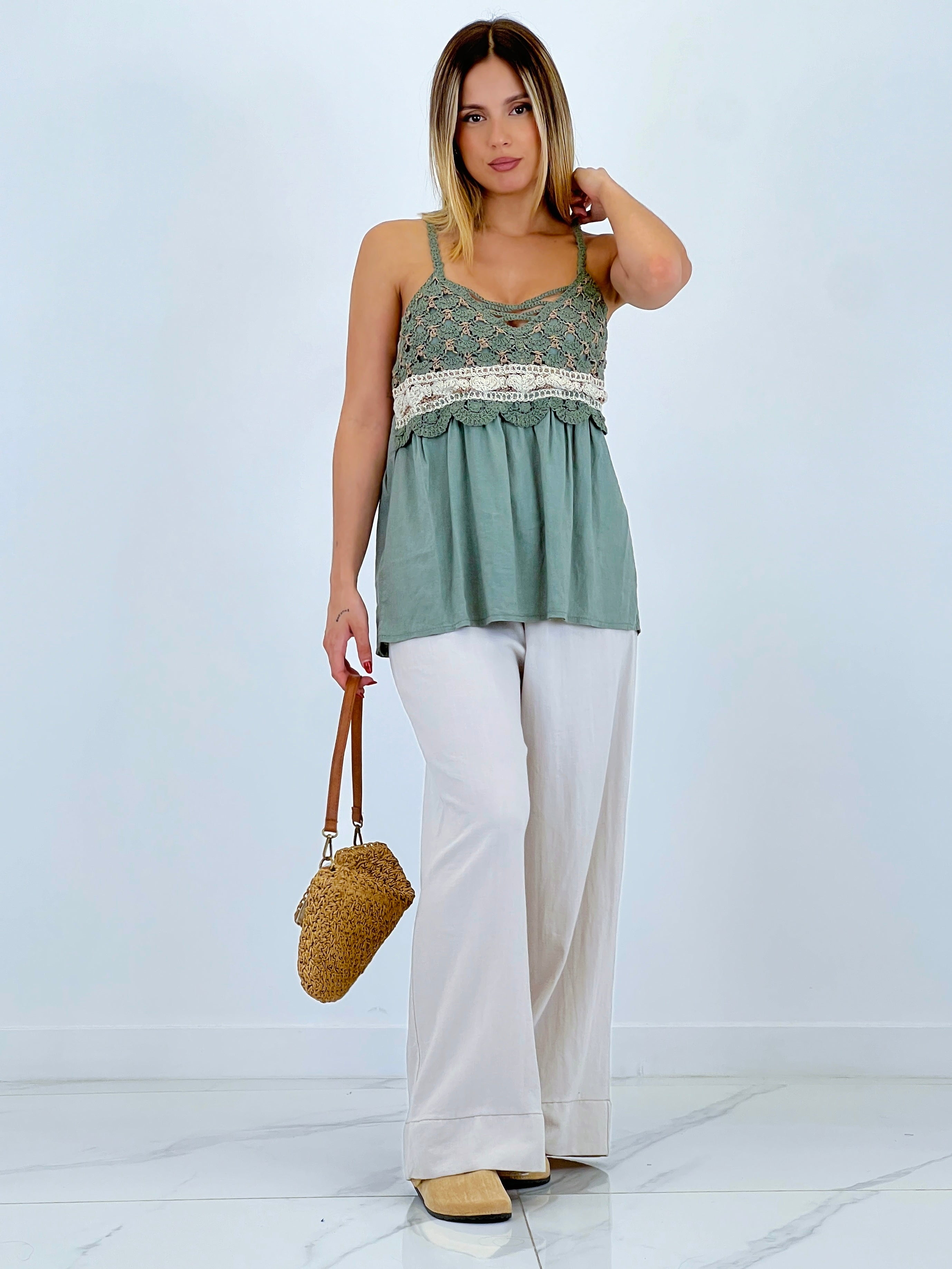 Blusa escote bordado