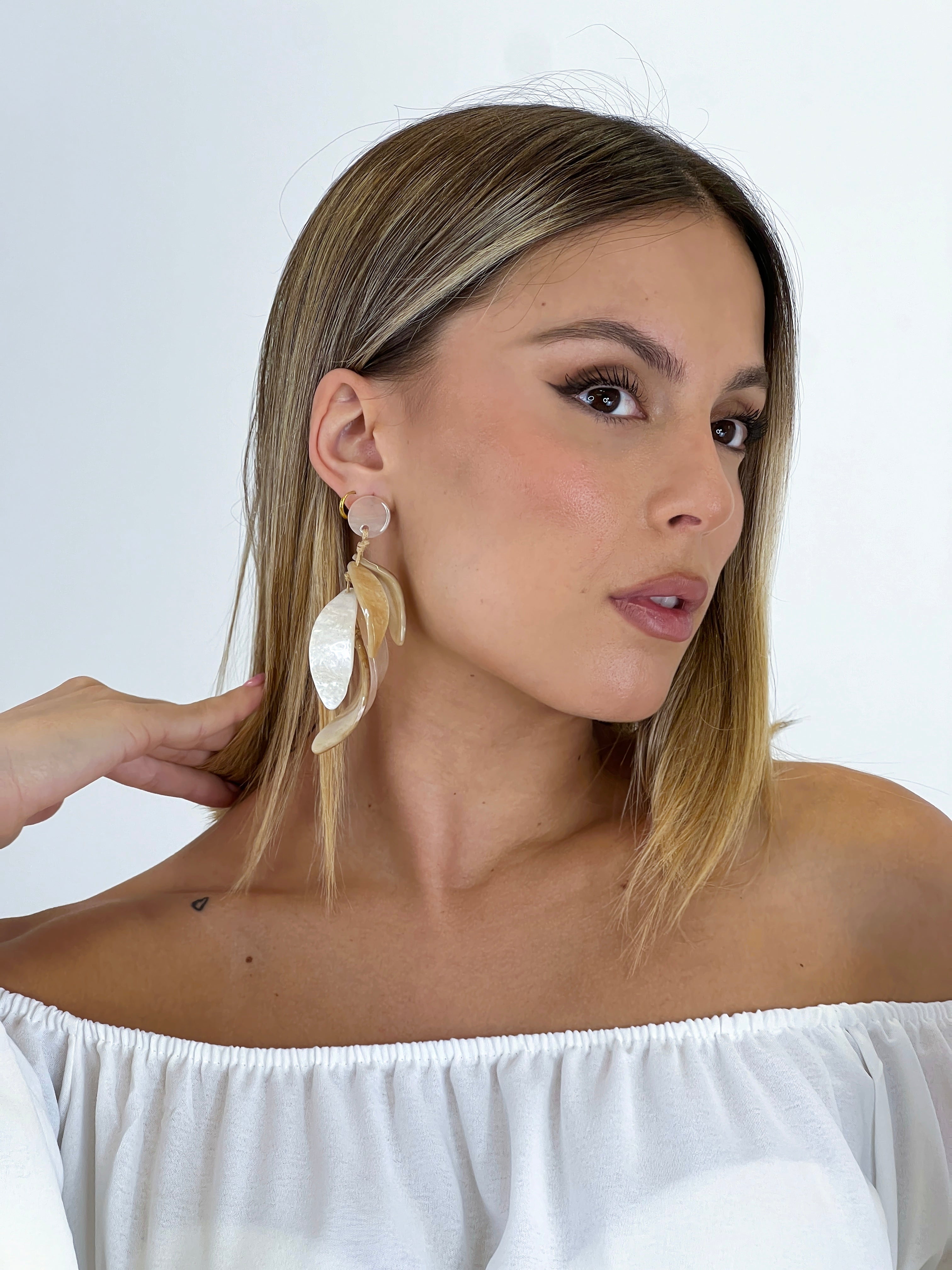 Stone pendant earrings