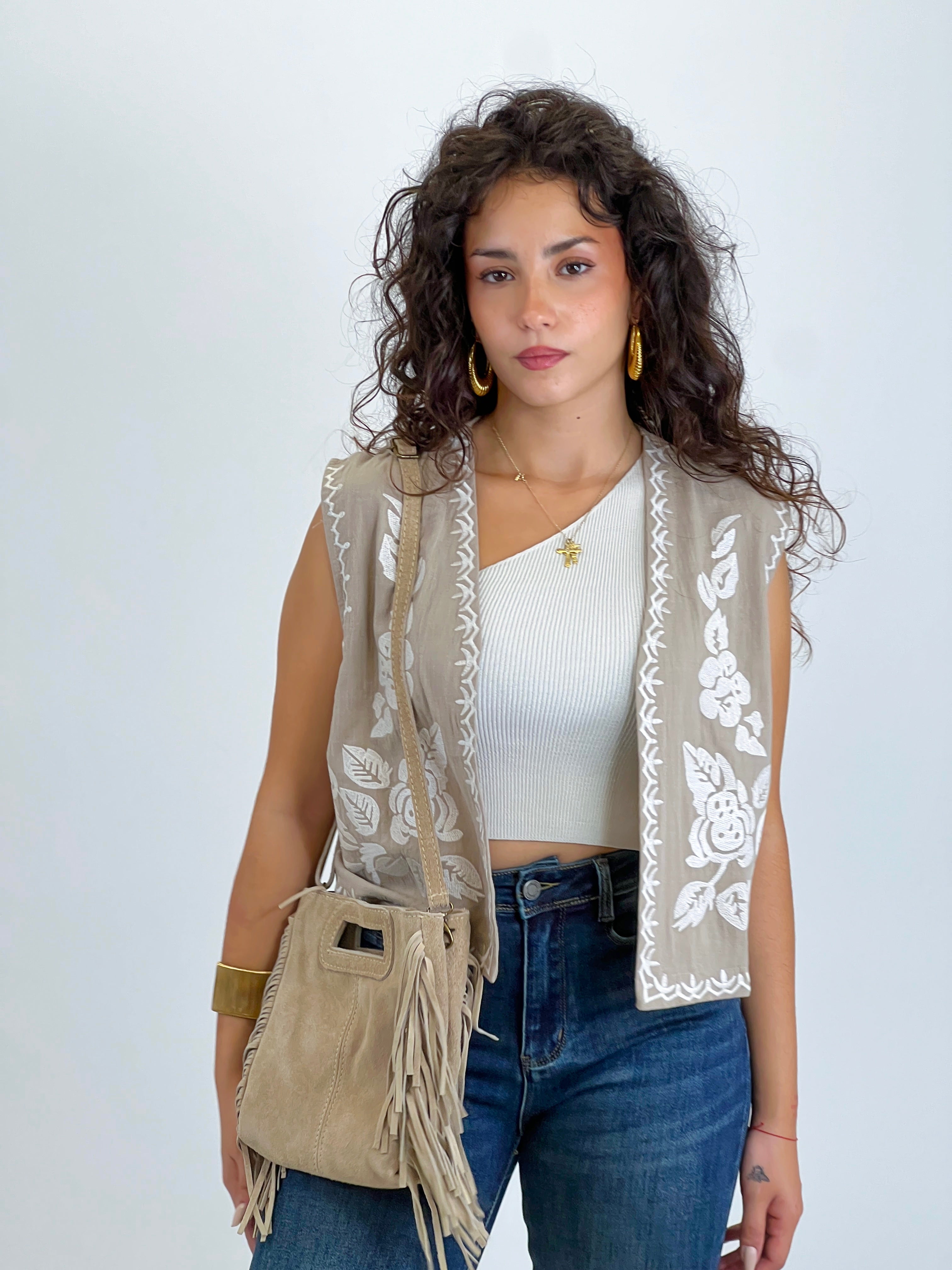 Armilla oberta brodada