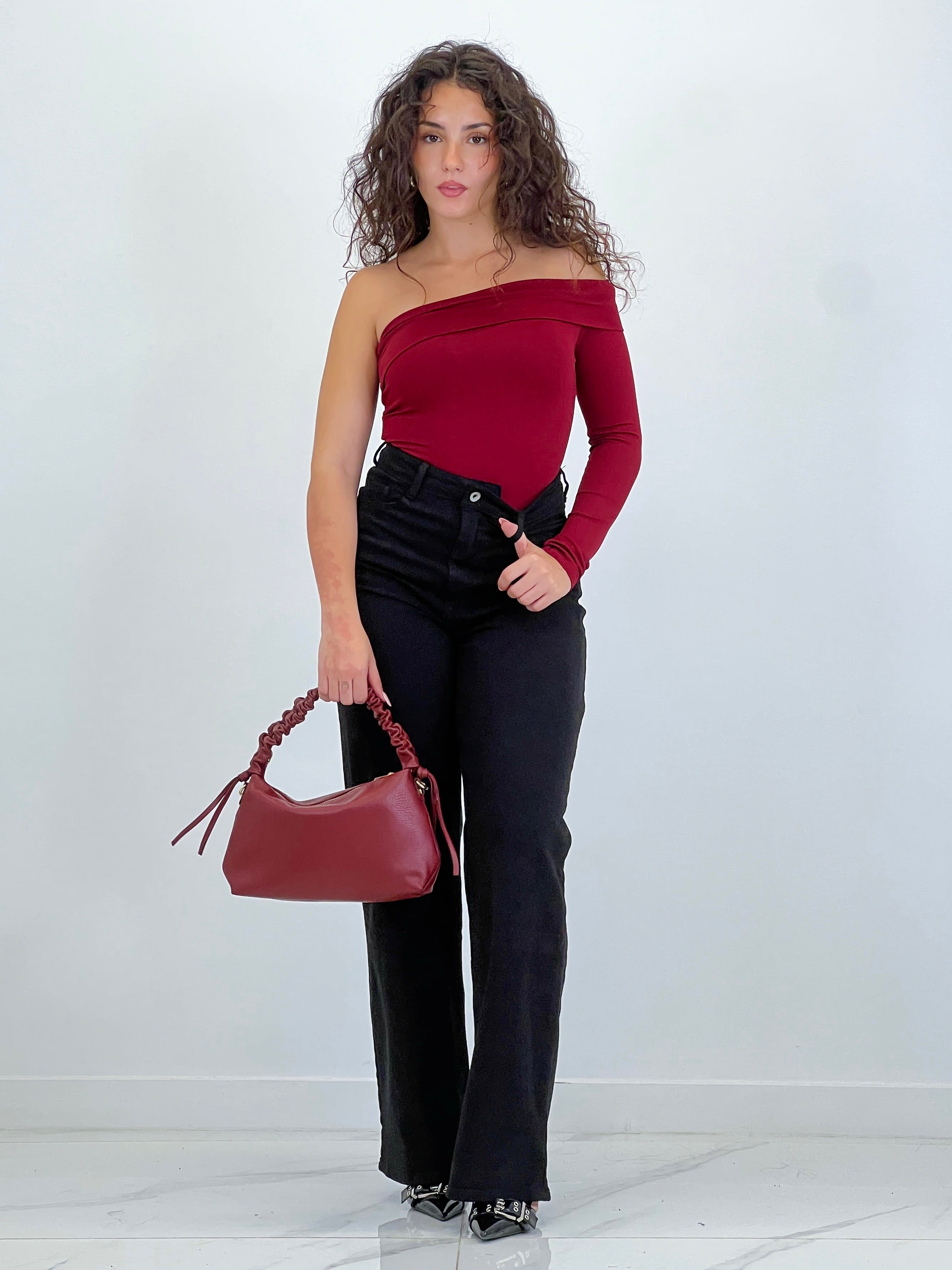 Leather bag with wrinkled handle