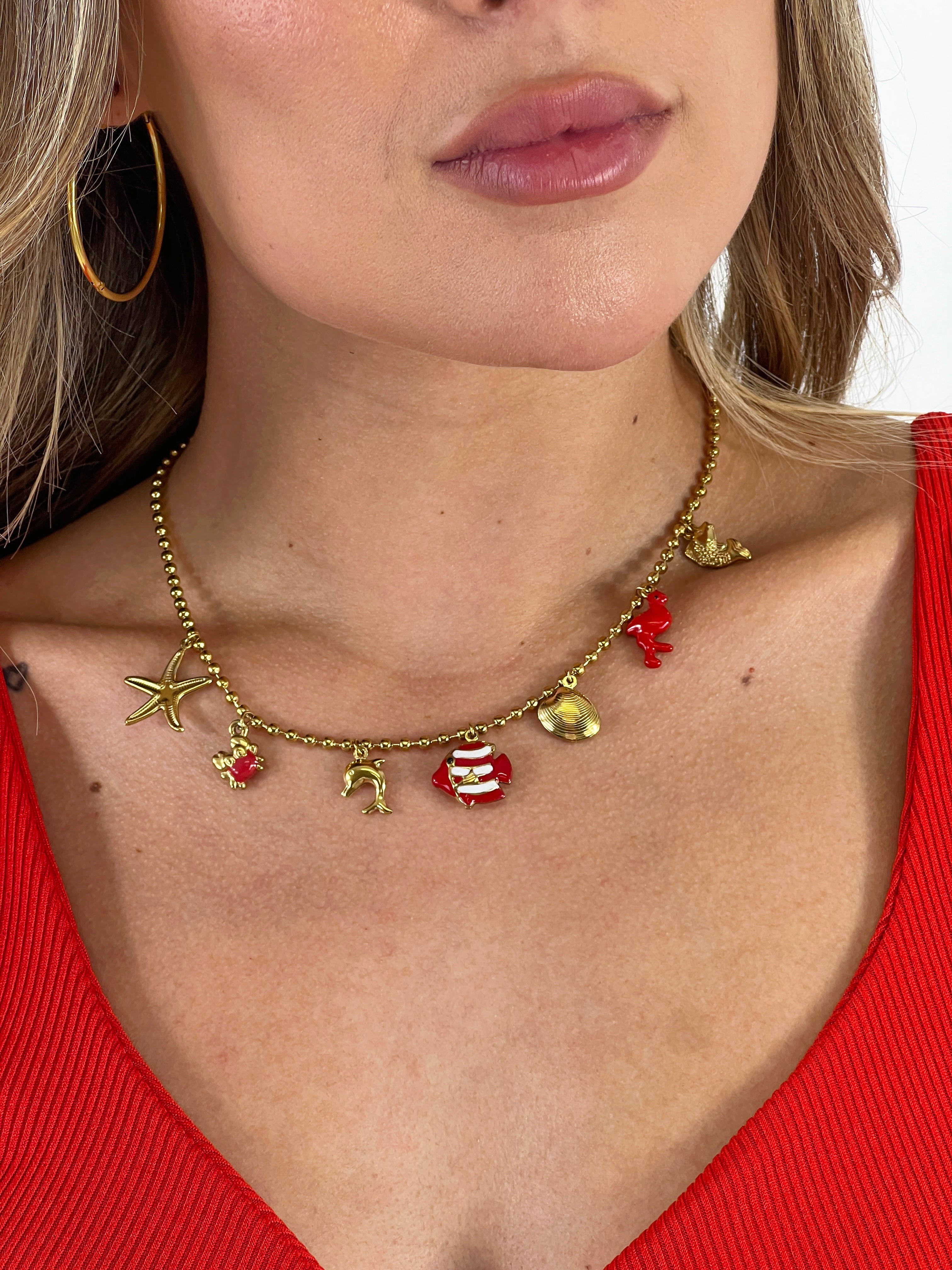 Collar con abalorios colgantes