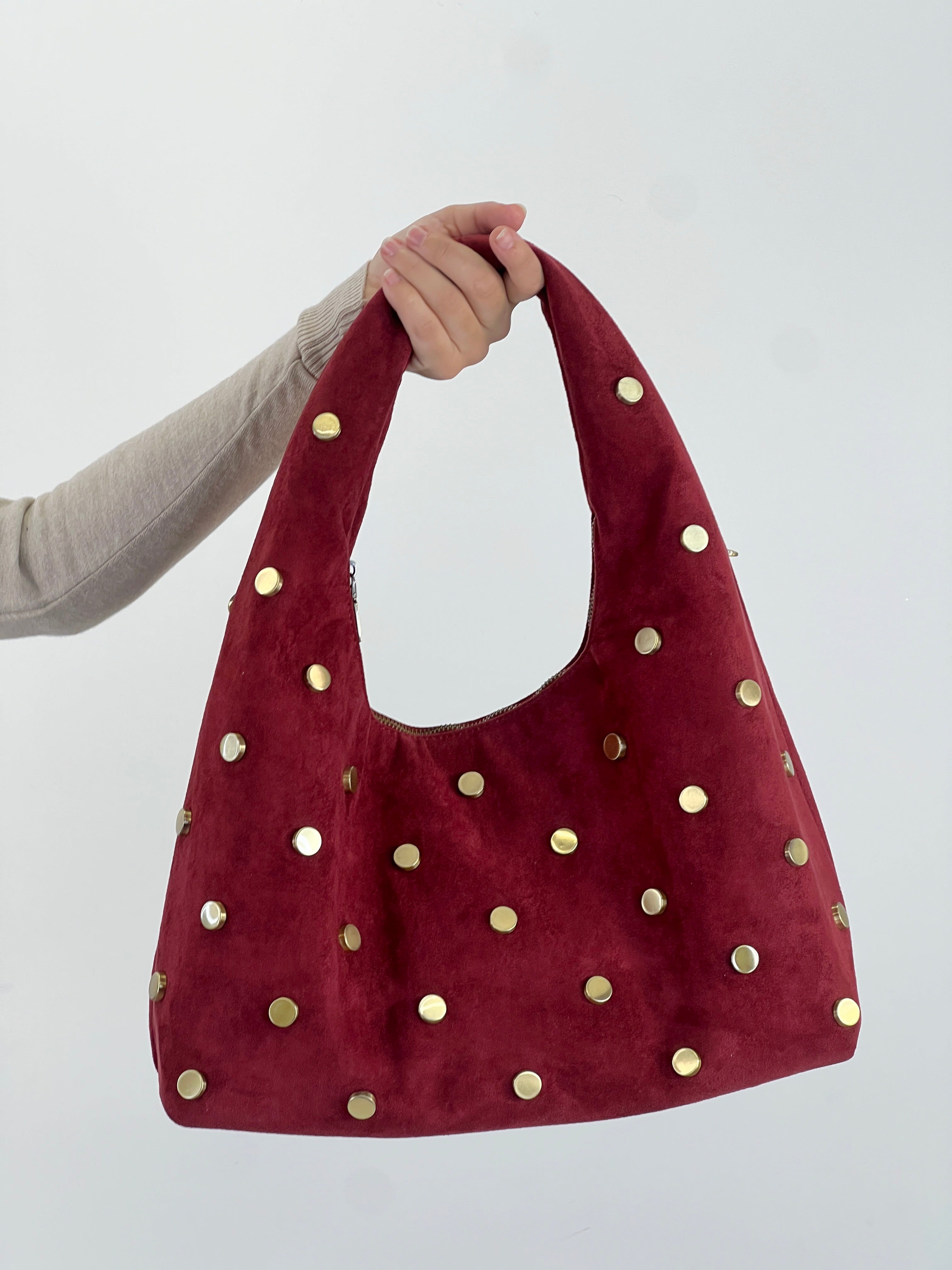 Bolso hobo tachas