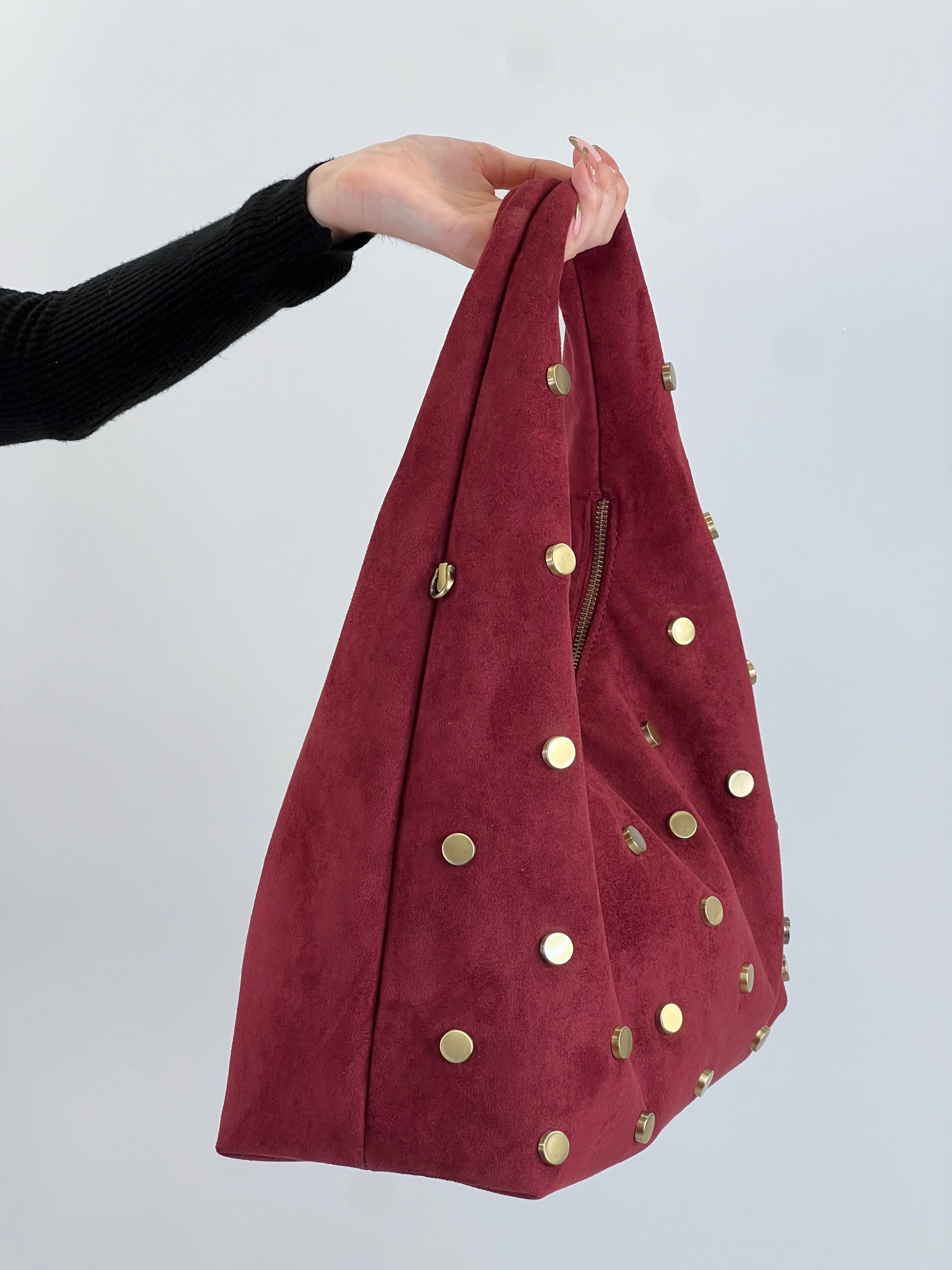 Bolso hobo tachas