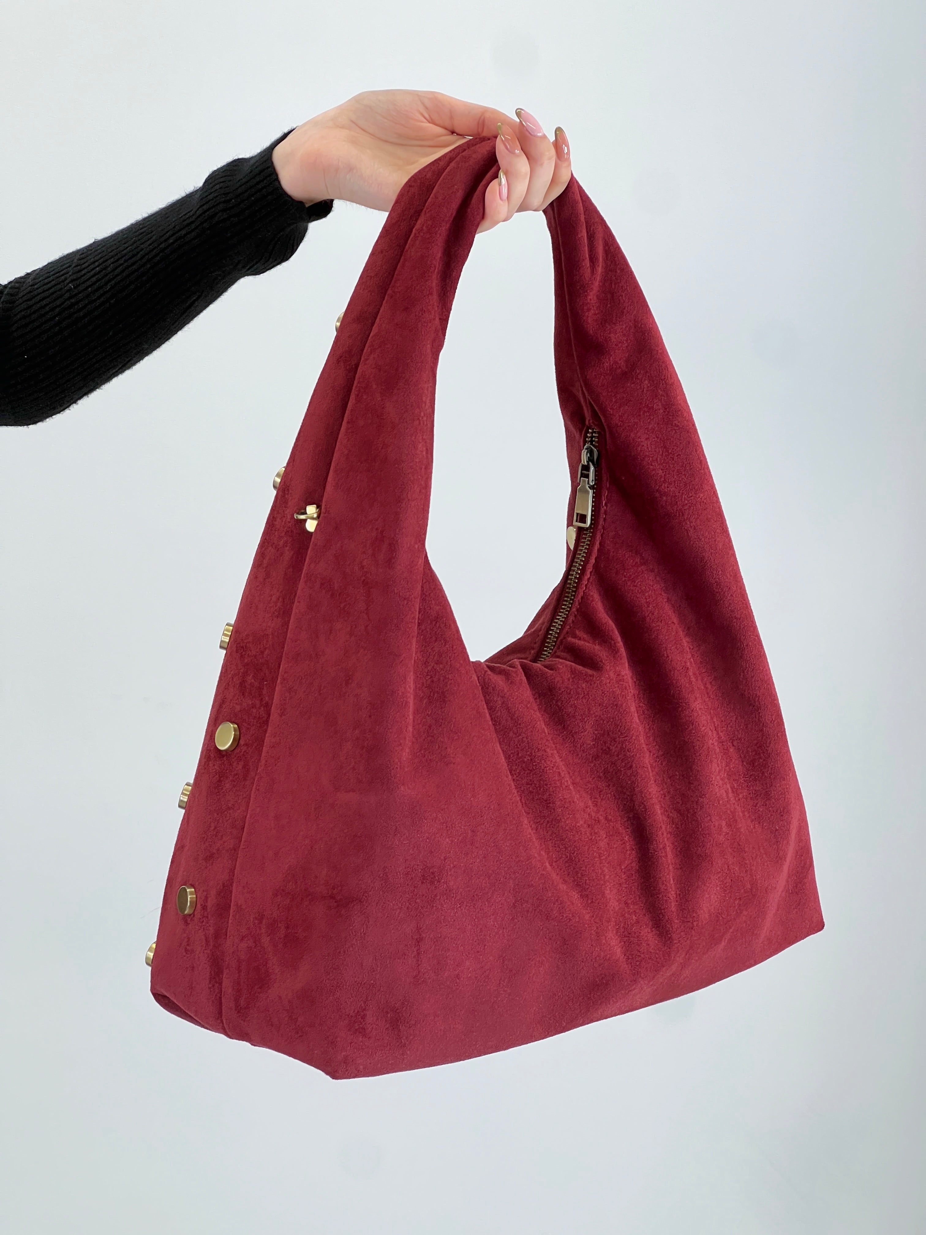 Bolso hobo tachas
