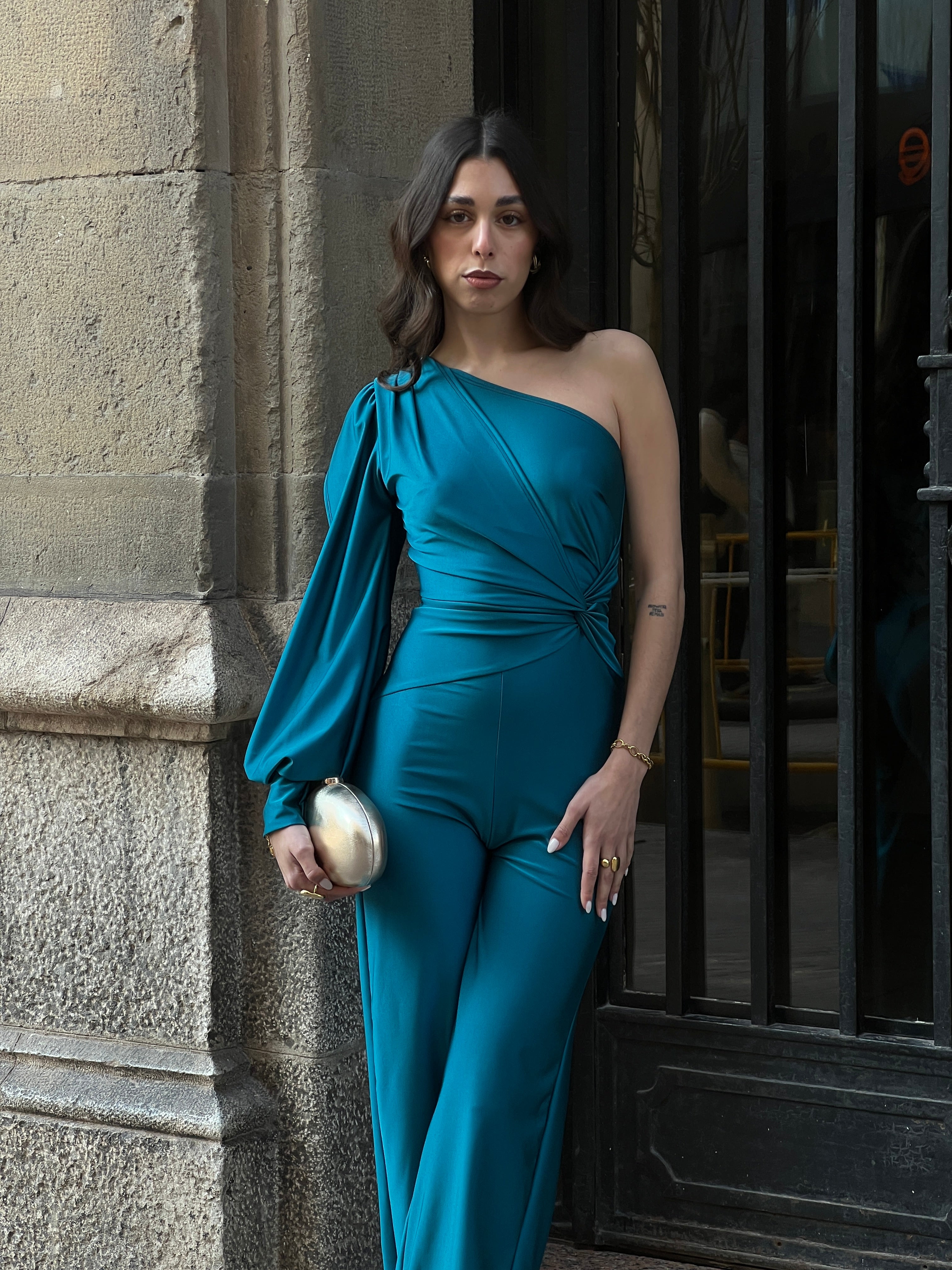 Mono asimétrico manga