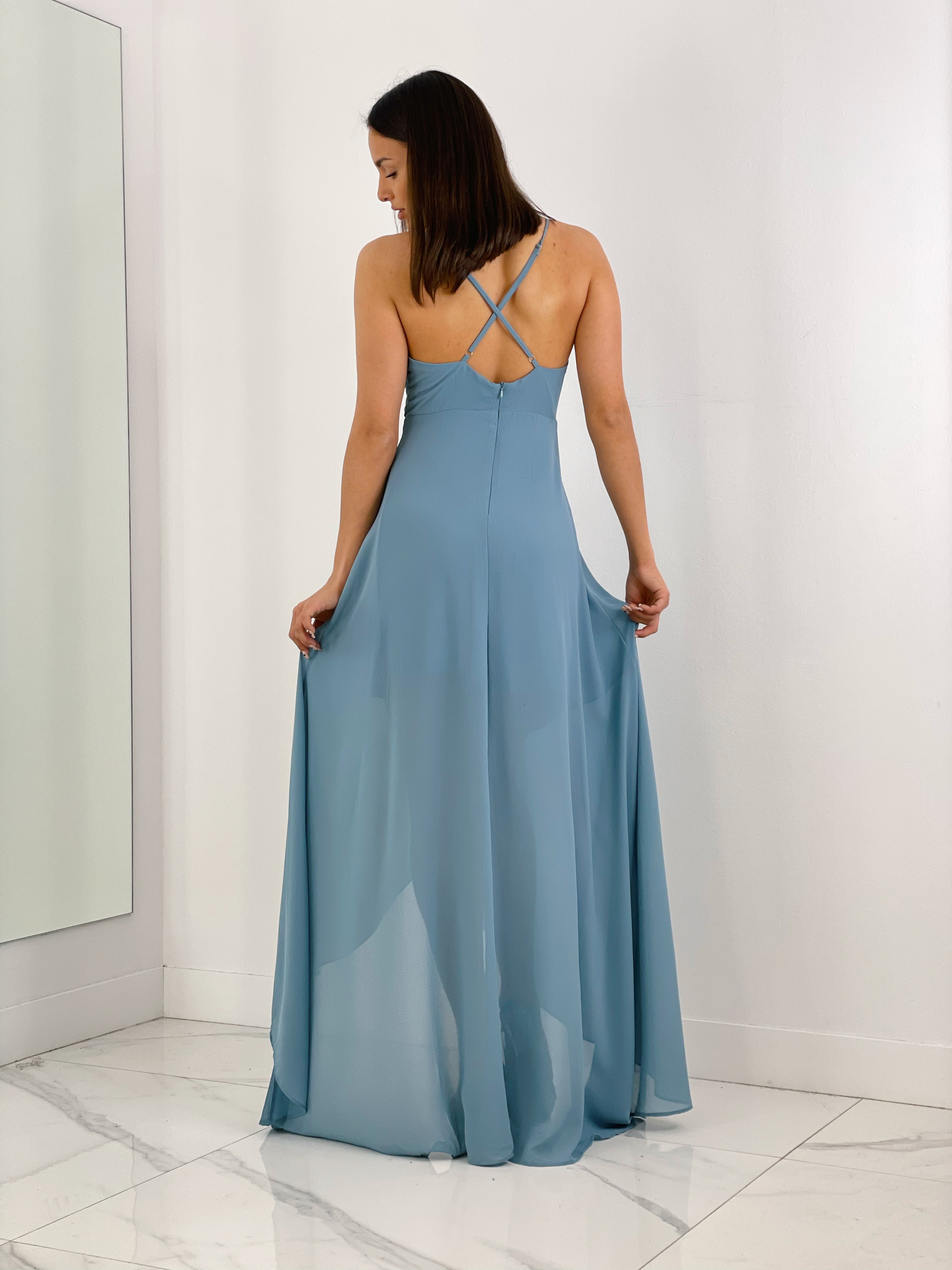 Vestido de ceremonia de escote cruzado y espalda cruzada color azul grisáceo | Zebra&Maduixa