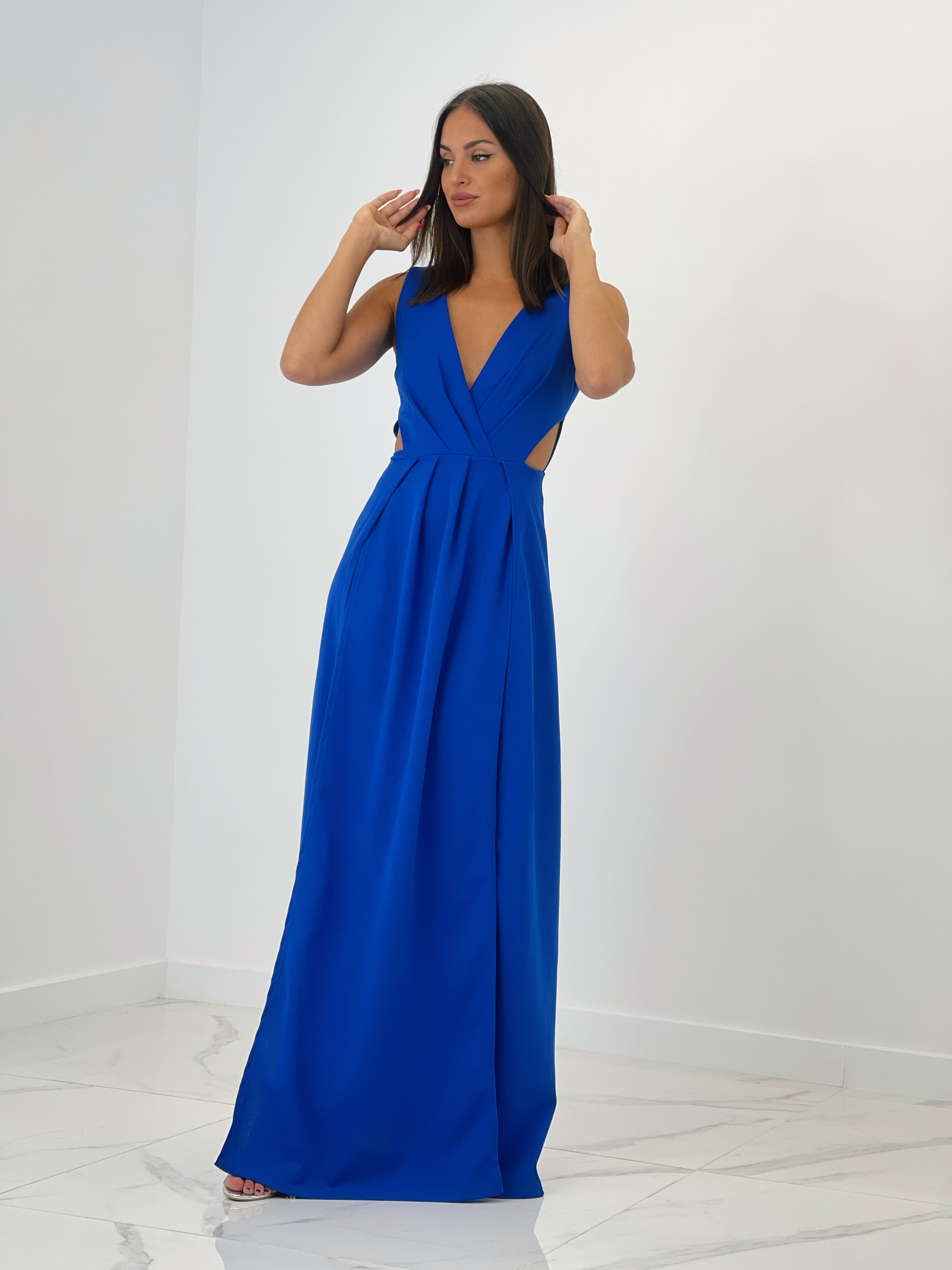 Vestido largo con escote cruzado en pico y tela plisada azul klein | Zebra&Maduixa