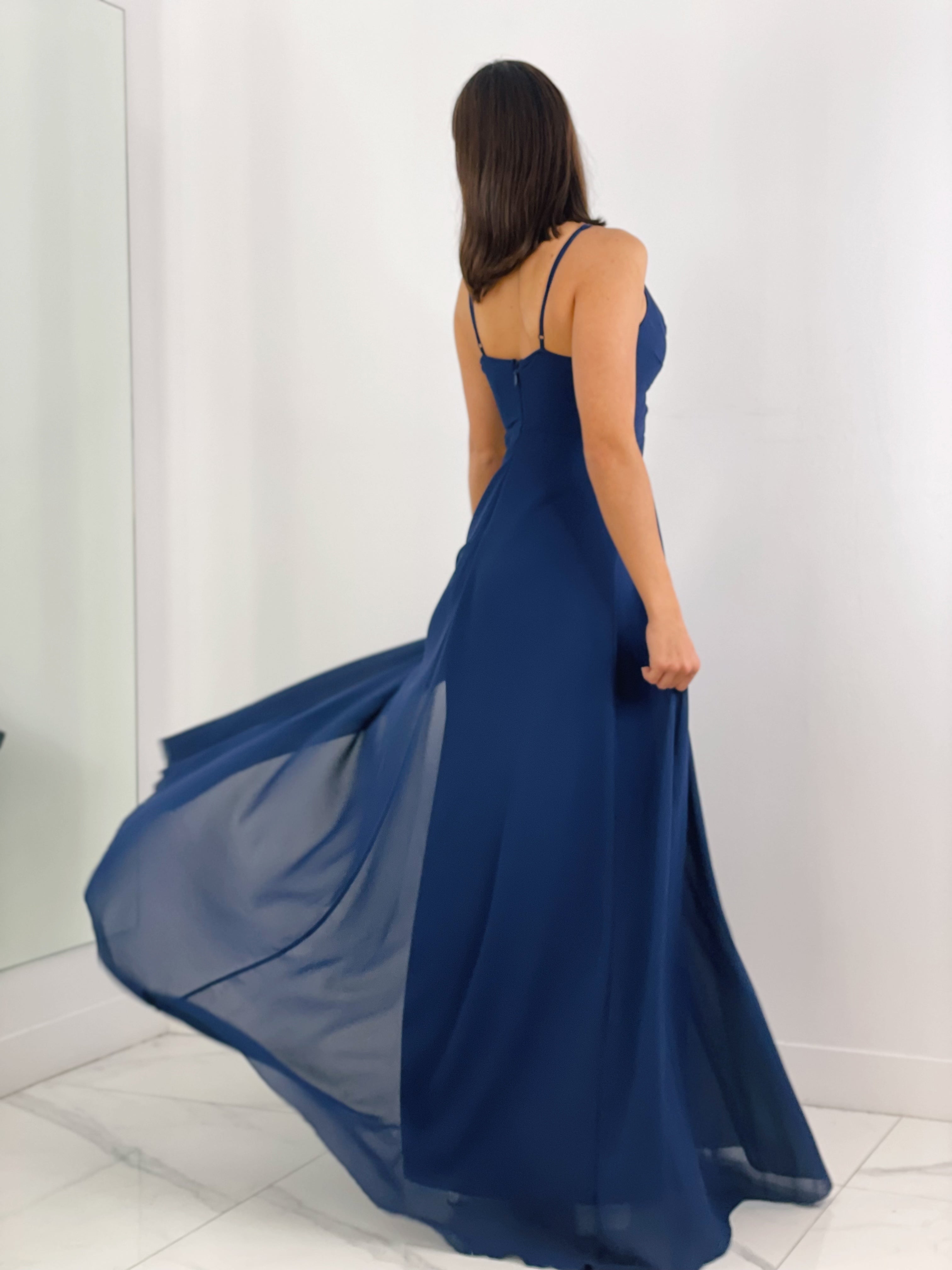 Vestido ceremonia escote v con corte azul marino | Zebra&Maduixa