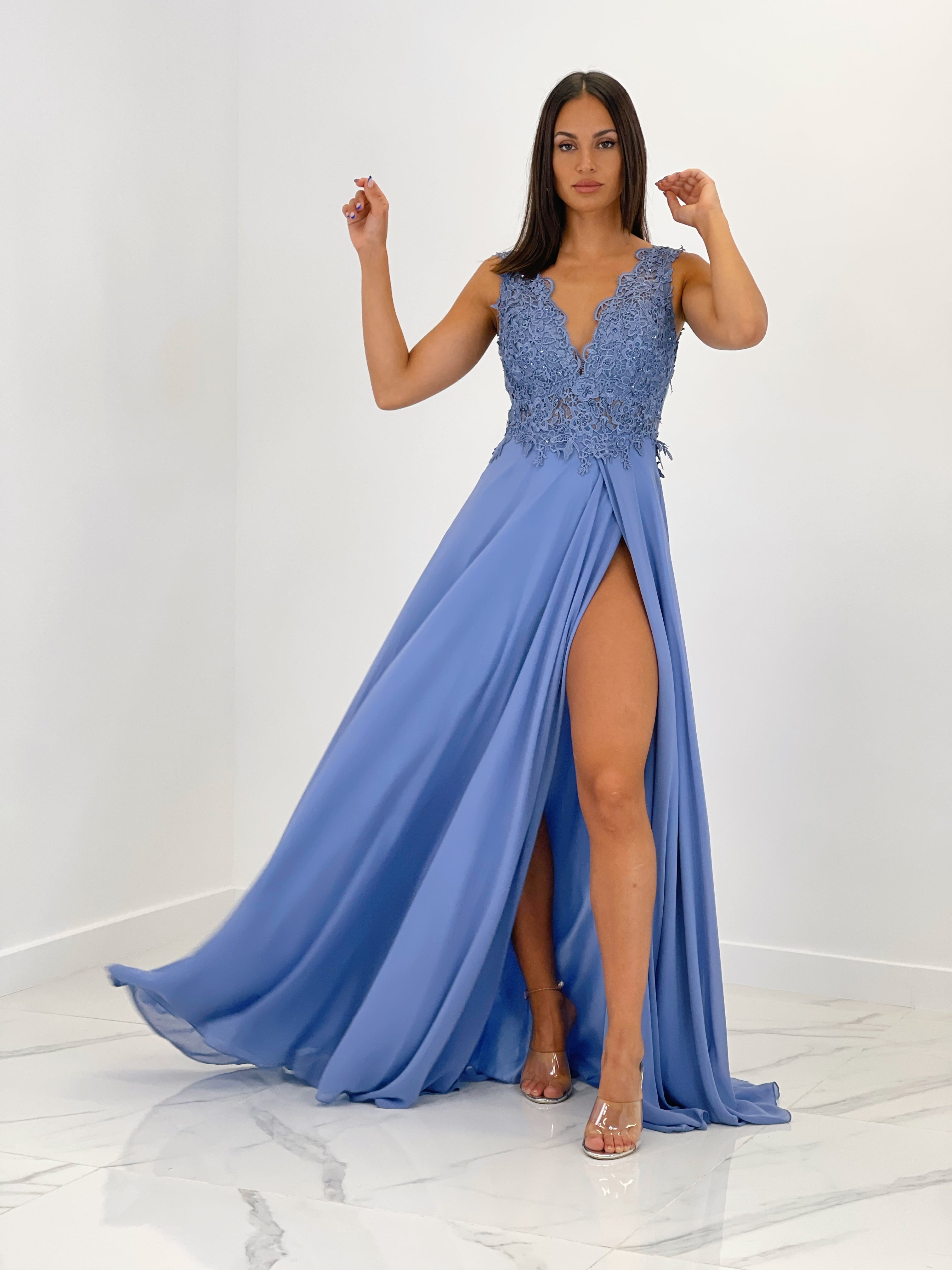 Vestido de ceremonia color azul cielo con bordados | Zebra&Maduixa