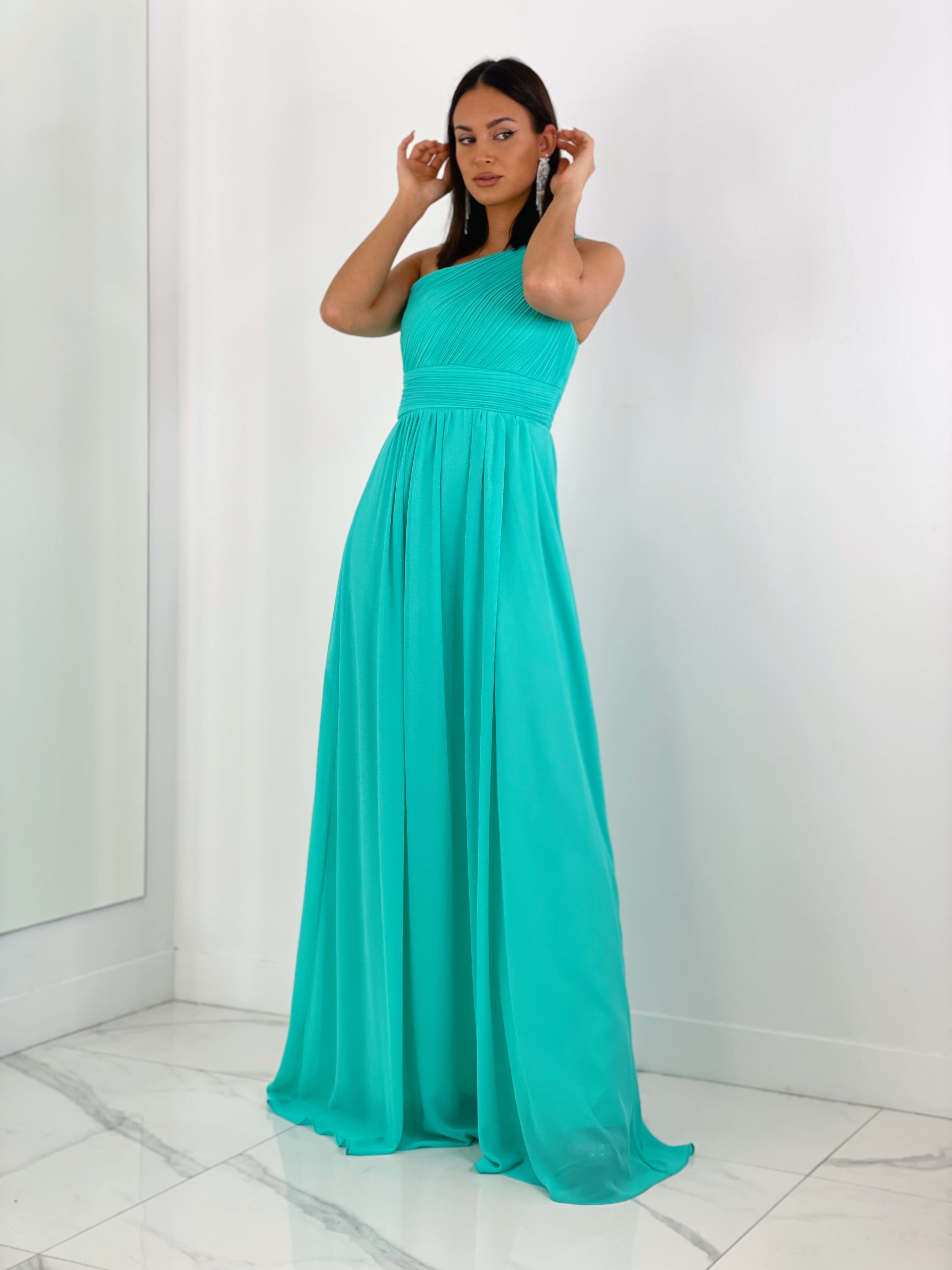 Vestido de ceremonia de escote asimétrico y drapeado color turquesa | Zebra&Maduixa