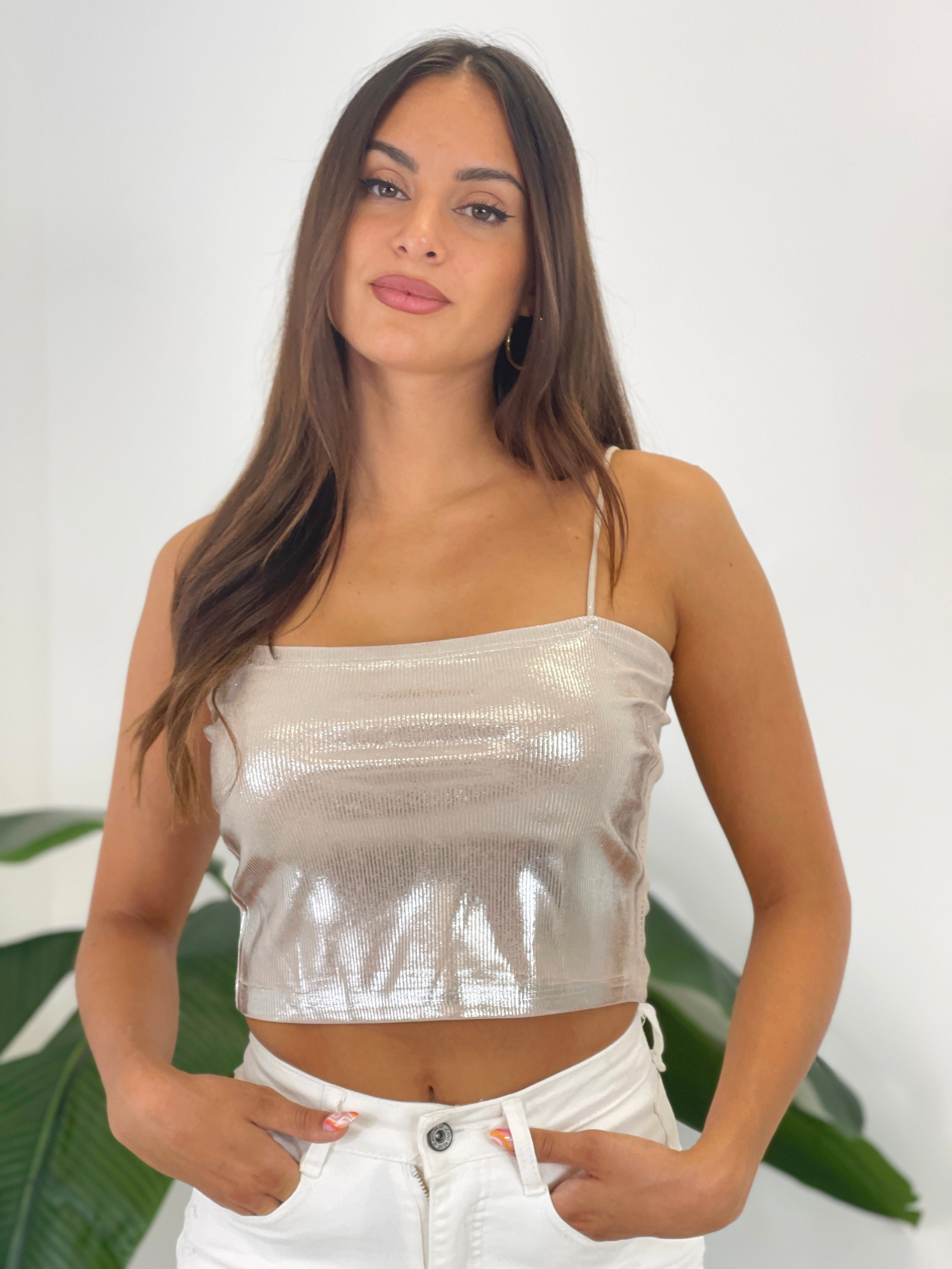 Metallic ribbed top