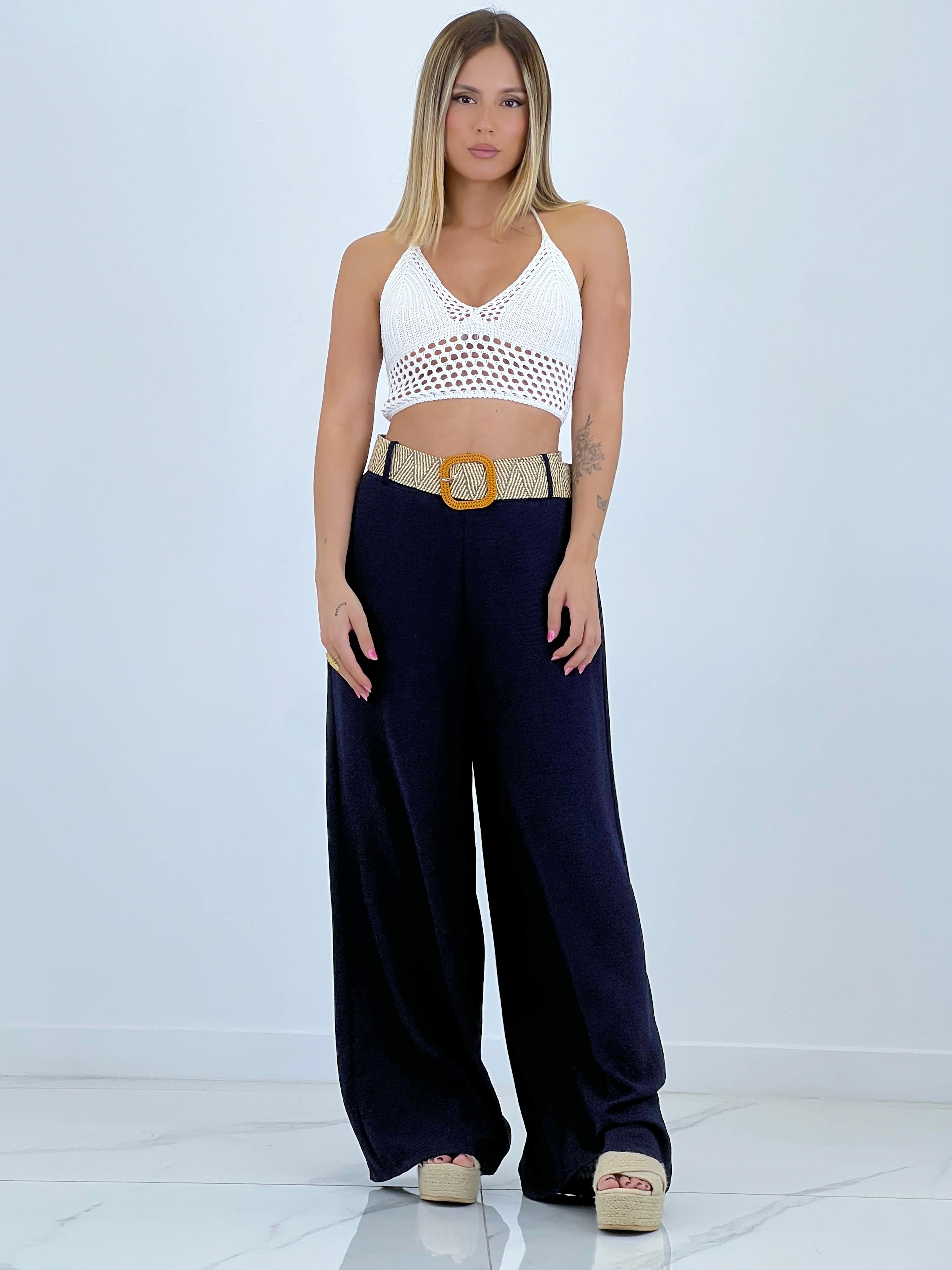 Flowing trousers with raffia belt