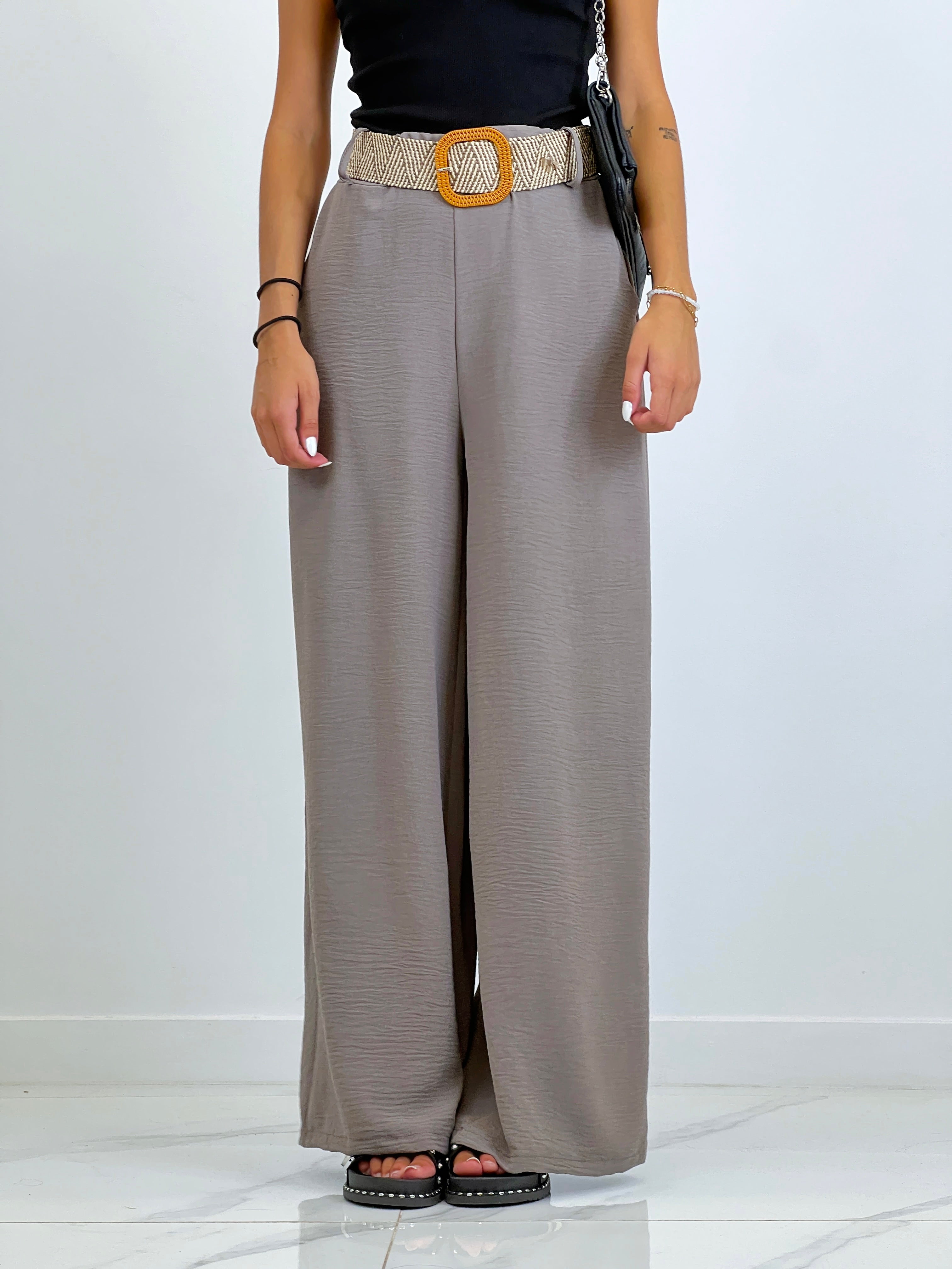 Flowing trousers with raffia belt