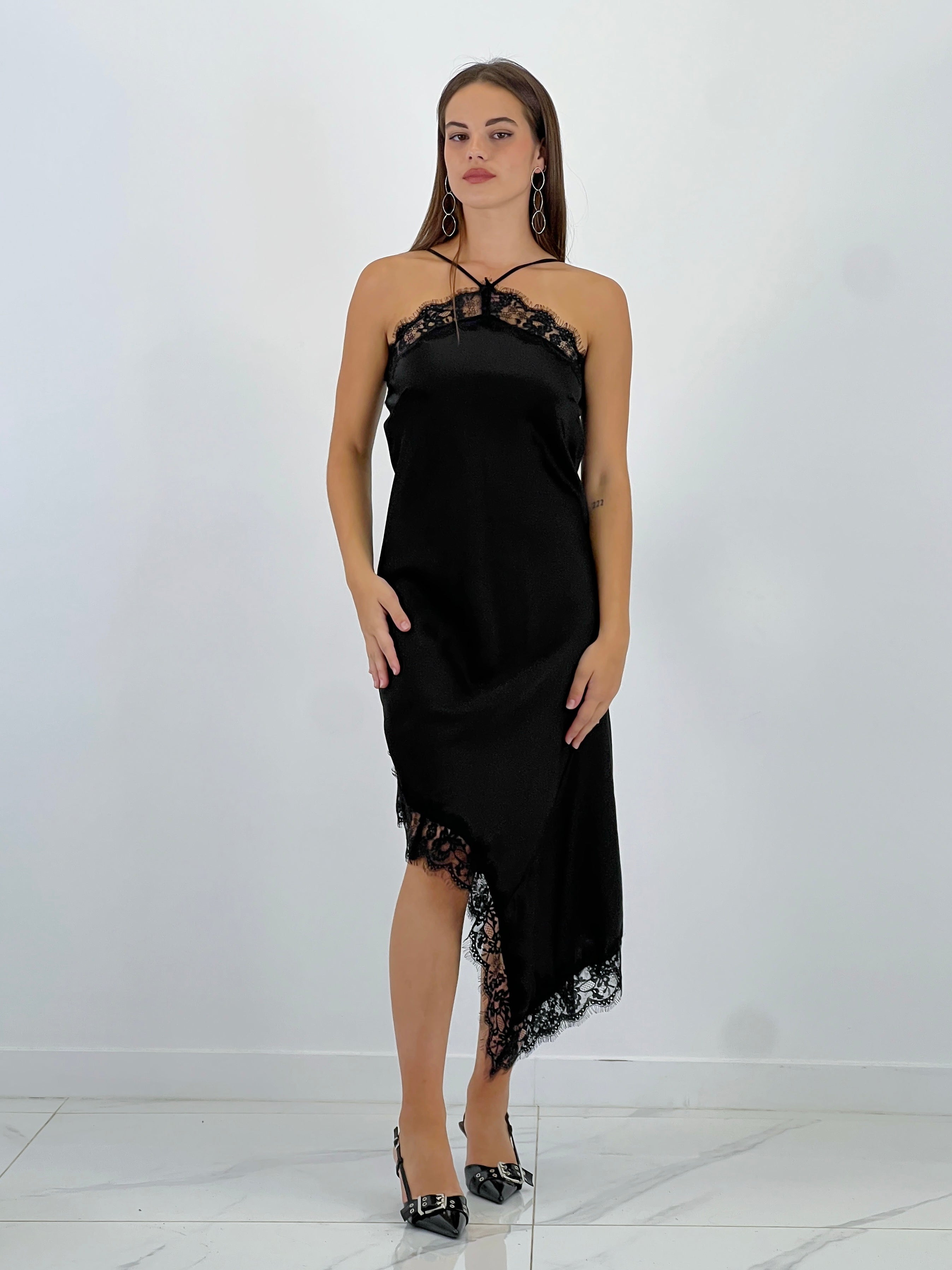 Vestit satinat de puntes