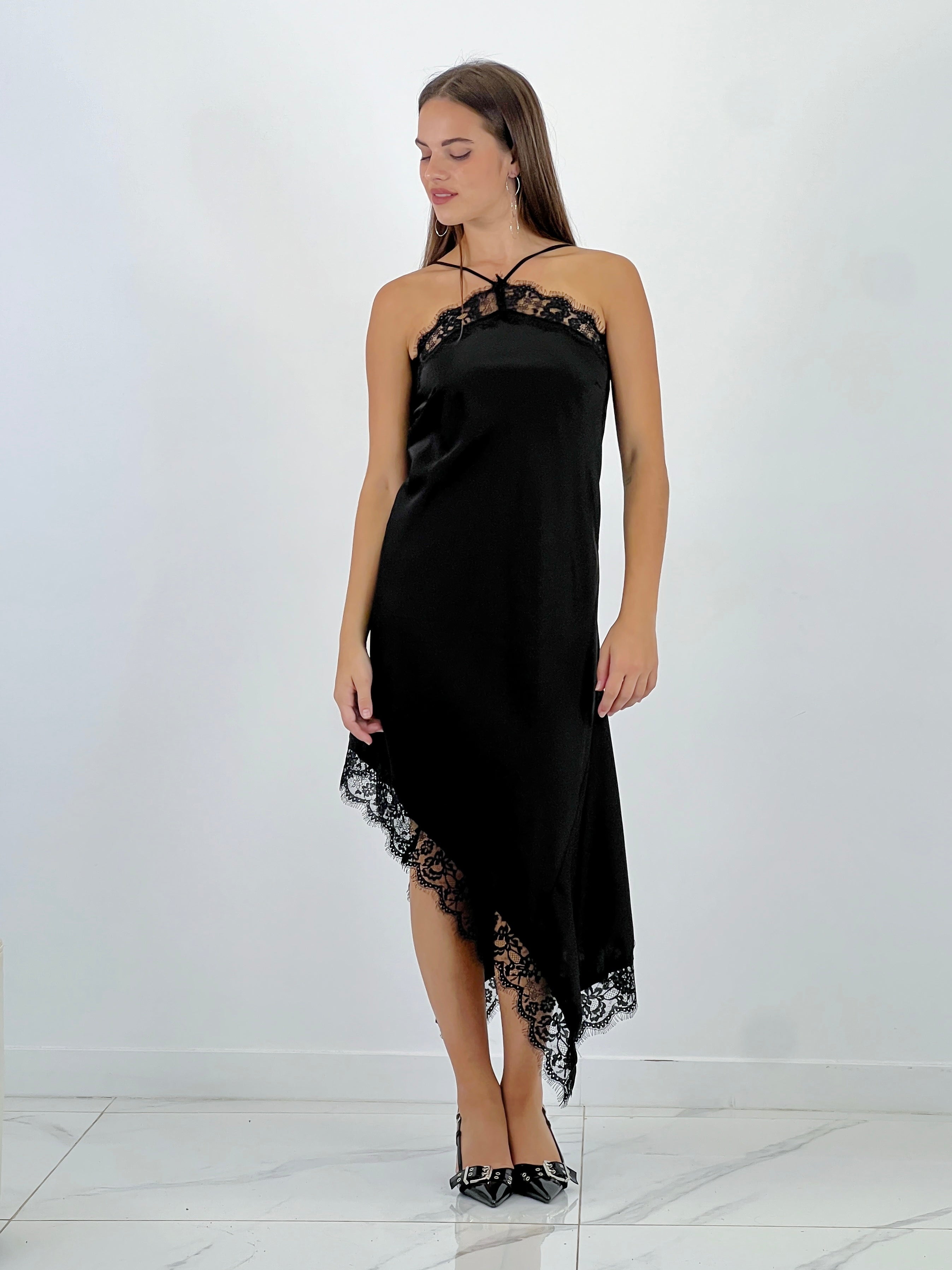 Vestit satinat de puntes