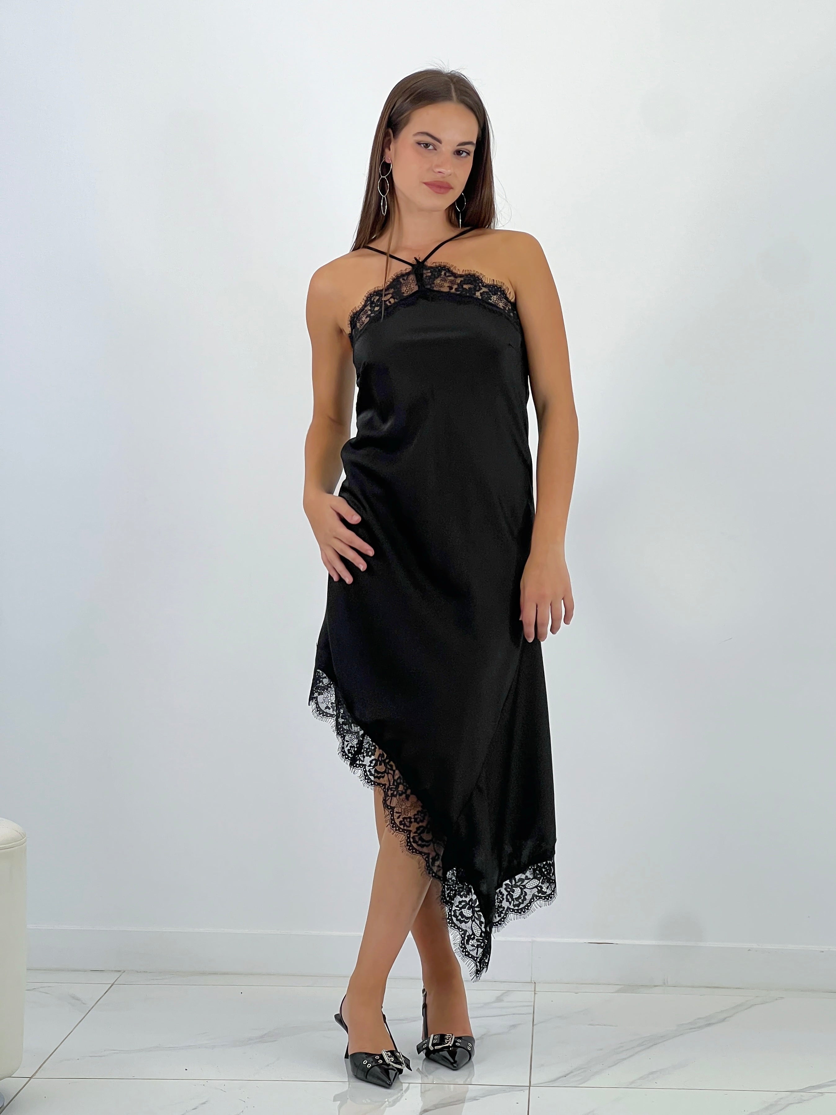 Vestit satinat de puntes