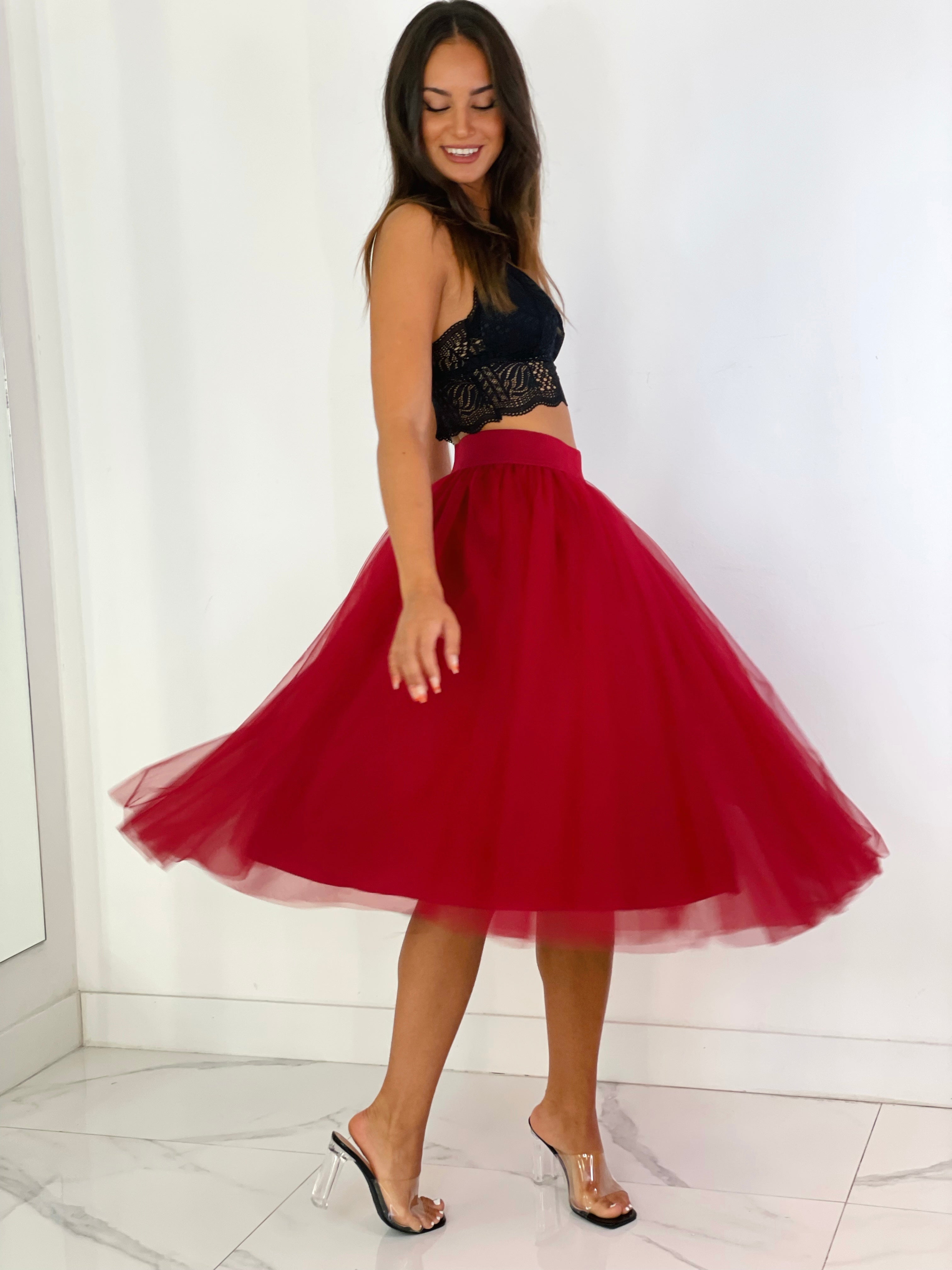 falda-tul-rosa-roja-azul-colores-no-engorda-invitada-perfecta-nochevieja-midi-corta-rodilla  Color Negro
